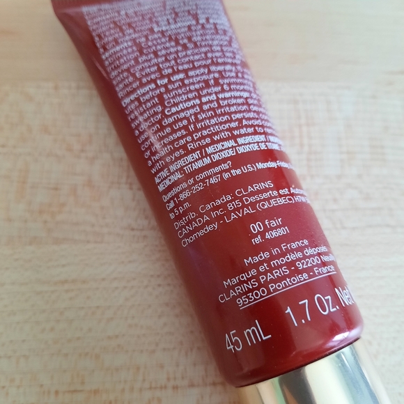 Clarins 00 Fair BB Cream skin perfecting - Picture 3 of 3